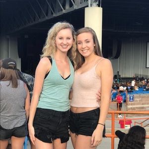 Meet your Posher, Caroline